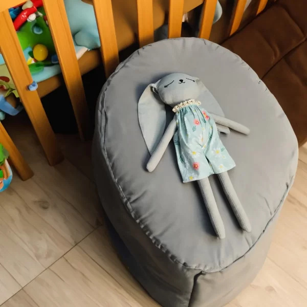 mint-elbiseli-gri-tavsan