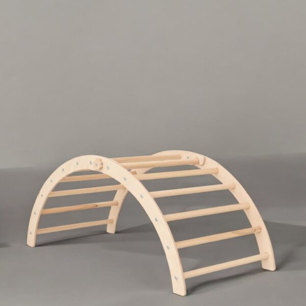 Çocukların güvenli şekilde tırmanmasını sağlayan katlanabilir Pikler kemeri ile eğlenceye hazır olun!