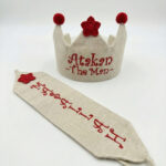 Sünnet Tacı ve Kemer Kuşak Seti - Yıldız Örgü Detaylı Ponponlu İsimli, Nakış İşlemeli